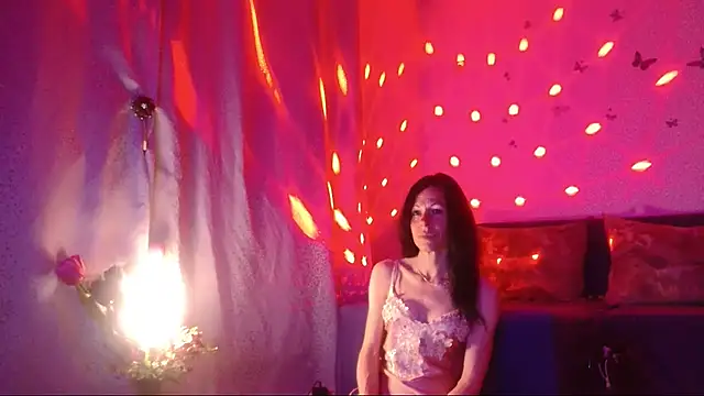 ElysaSun online show from April 21, 2026, 6:12 pm