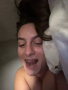 Snapshot of indierotic chatting on March 2, 2025, 5:23 am indierotic online show from March 2, 2025, 5:23 am