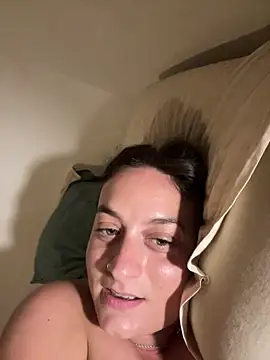 Snapshot of indierotic chatting on February 2, 2026, 2:32 am indierotic online show from February 2, 2026, 2:32 am