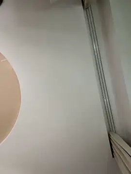 remirann  online show from September 25, 2025, 6:33 pm