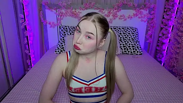 LilyStarlight online show from April 20, 2026, 4:15 am