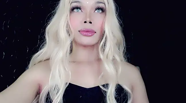 Snapshot of sugar_bbyxx chatting on February 18, 2025, 3:43 pm sugar bbyxx online show from February 18, 2025, 3:43 pm