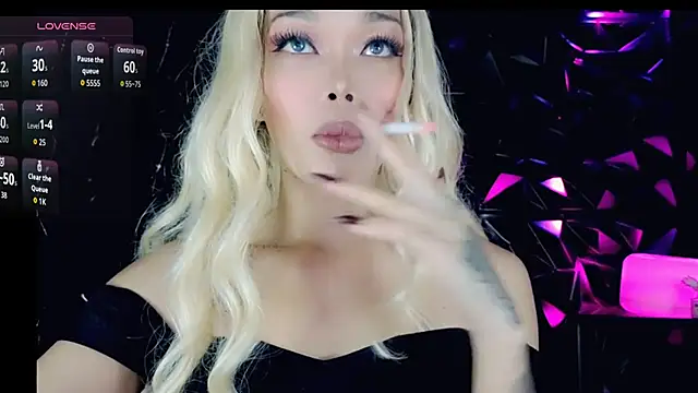 Snapshot of sugar_bbyxx chatting on October 1, 2025, 9:32 pm sugar bbyxx online show from October 1, 2025, 9:32 pm