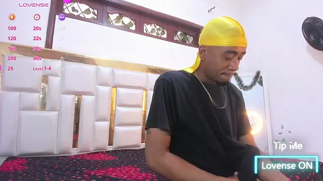 Kylieandjhonny online show from December 24, 2024, 12:55 pm