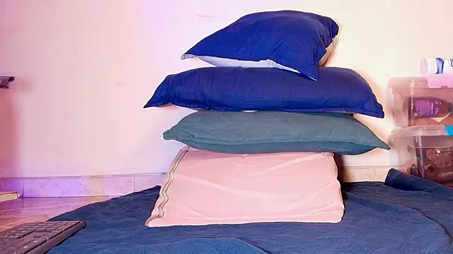  ebony-queen  online show from October 26, 2025, 12:11 pm