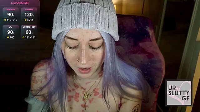 ursluttygf online show from April 3, 2026, 3:32 pm