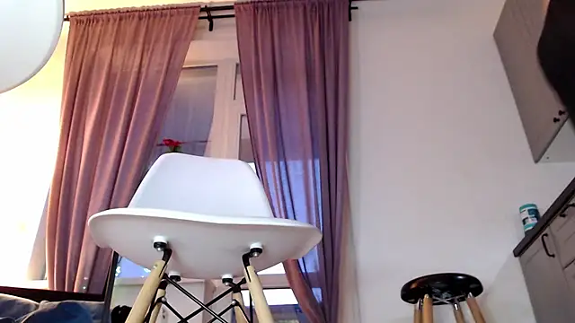 MadameKatrina online show from December 31, 2024, 6:48 am