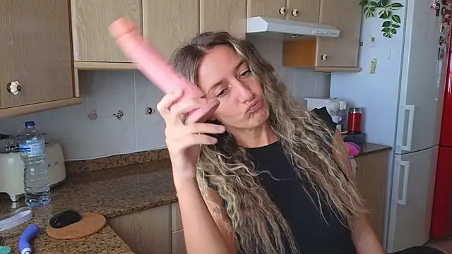 Lunamix online show from December 18, 2024, 3:22 pm