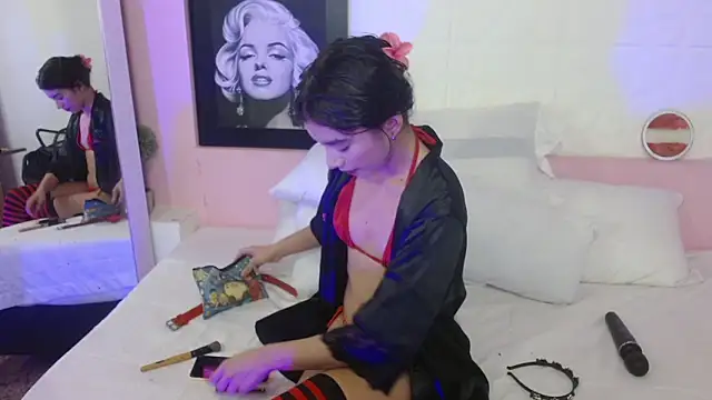 Sweetcristin online show from April 29, 2026, 12:59 am