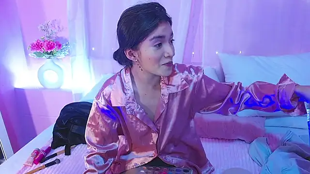 Sweetcristin online show from May 13, 2026, 12:30 am
