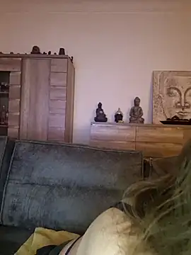 cristalines online show from October 31, 2025, 12:39 pm