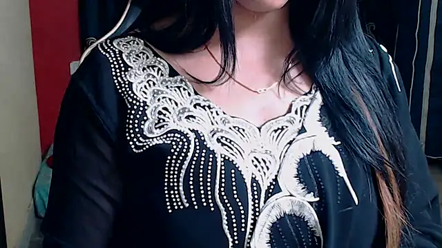 Naiaa-mylove online show from October 24, 2025, 7:49 am