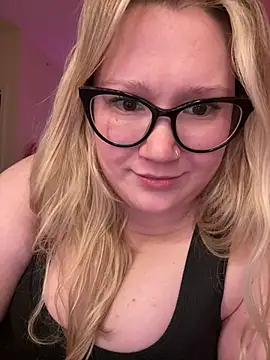 PiggyRose online show from March 23, 2025, 1:53 am