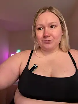 PiggyRose online show from September 20, 2025, 10:55 pm