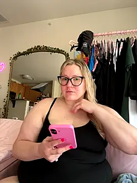 PiggyRose online show from October 19, 2025, 6:08 pm