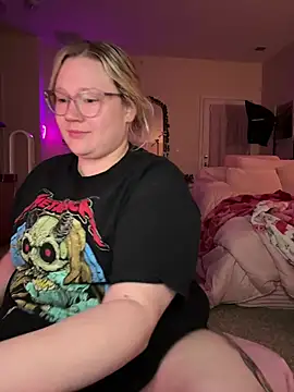 PiggyRose online show from March 25, 2026, 12:27 am