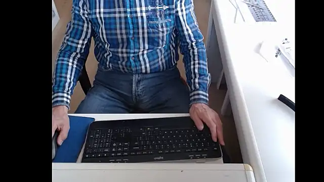 dutchpornking online show from March 7, 2025, 8:23 am