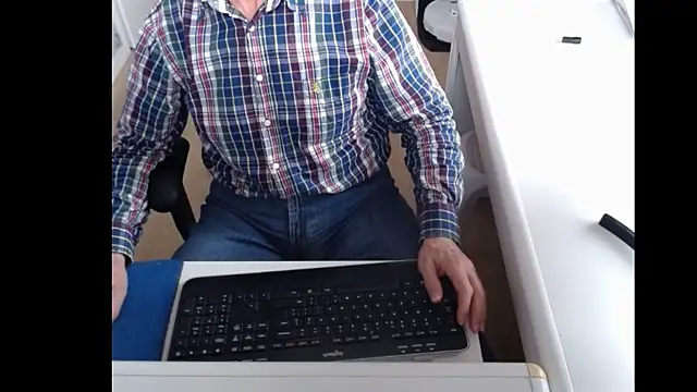 dutchpornking online show from March 13, 2025, 2:23 pm