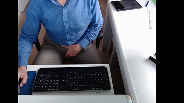 dutchpornking online show from November 13, 2025, 8:02 am