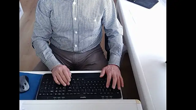 dutchpornking online show from March 12, 2026, 7:03 am