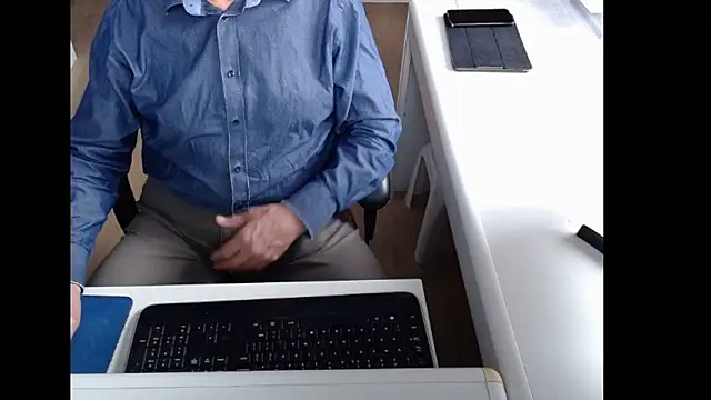 dutchpornking online show from March 28, 2026, 7:52 am