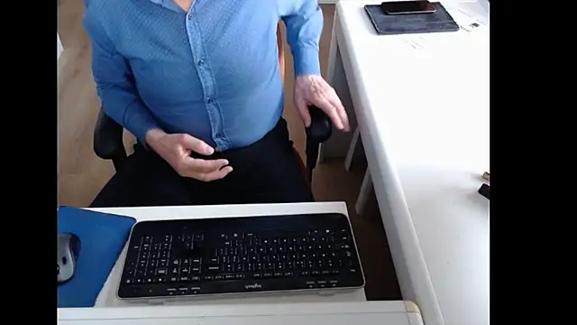 dutchpornking online show from April 18, 2026, 6:28 am