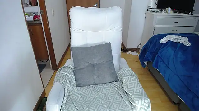 Snapshot of mondirty70 chatting on December 15, 2024, 6:51 am mondirty70 online show from December 15, 2024, 6:51 am