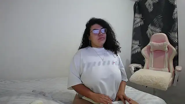 mabigomez00 online show from September 24, 2025, 9:23 am