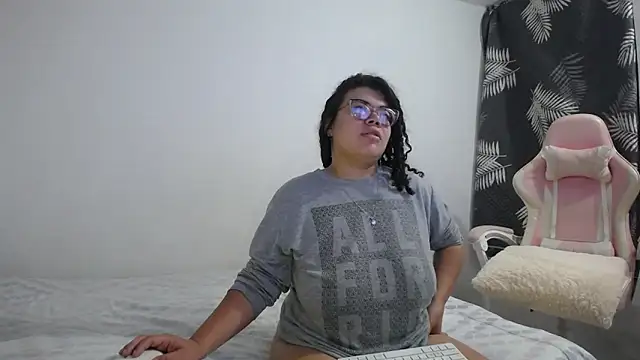 mabigomez00 online show from October 9, 2025, 9:40 am