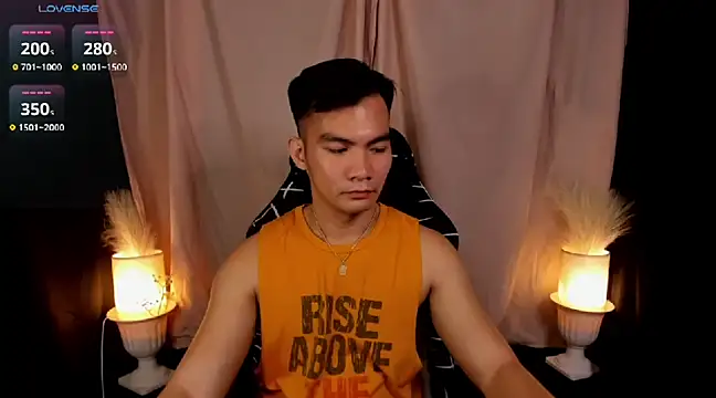 000batman000 online show from February 18, 2025, 1:33 pm