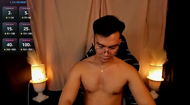 000batman000 online show from February 19, 2025, 4:44 am