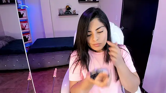 Catalinaa martinez online show from February 10, 2025, 7:49 pm