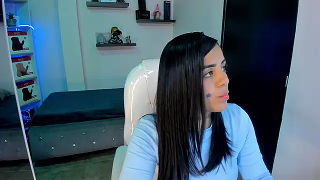 Catalinaa martinez online show from February 14, 2025, 8:37 pm