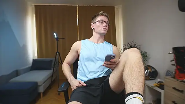 kevin-park online show from October 31, 2025, 11:44 am