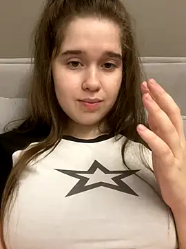 Snapshot of HornyGirlH chatting on November 17, 2025, 11:32 pm HornyGirlH online show from November 17, 2025, 11:32 pm