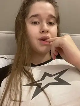 Snapshot of HornyGirlH chatting on November 24, 2025, 1:49 am HornyGirlH online show from November 24, 2025, 1:49 am