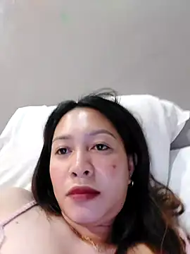 Snapshot of MissKitty31 chatting on October 4, 2025, 5:05 am MissKitty31 online show from October 4, 2025, 5:05 am