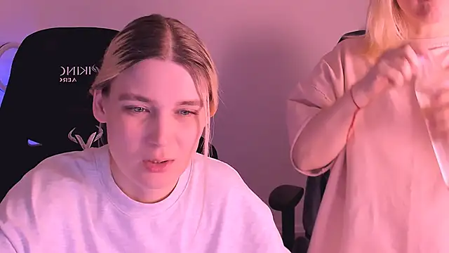 hotblonds online show from January 5, 2025, 6:35 pm