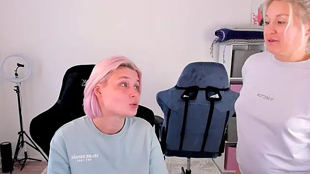 hotblonds online show from October 12, 2025, 10:58 am