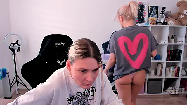 hotblonds online show from February 6, 2026, 11:46 am