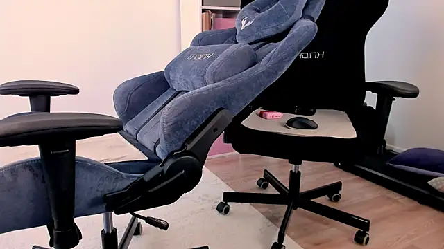 hotblonds online show from April 3, 2026, 9:18 am