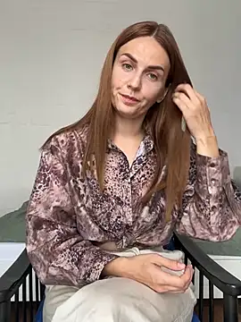Snapshot of BritneyHall chatting on August 4, 2026, 8:39 am BritneyHall online show from August 4, 2026, 8:39 am