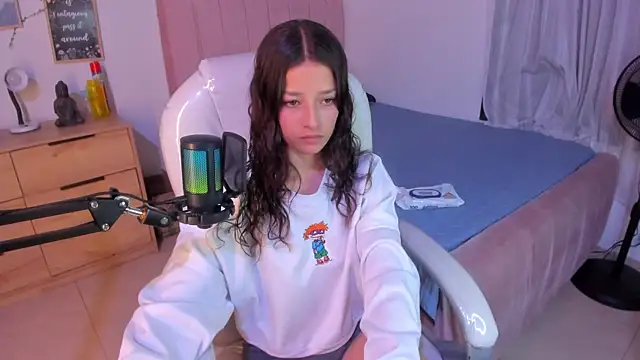 Amaia Daniells online show from February 7, 2025, 4:06 am