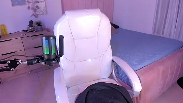 Amaia Daniells online show from March 5, 2025, 3:18 am