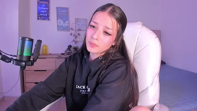 Amaia Daniells online show from March 5, 2025, 6:23 am