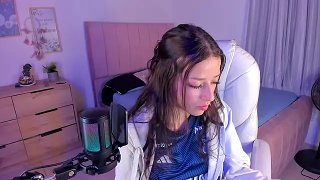 Amaia Daniells online show from March 17, 2025, 3:36 am