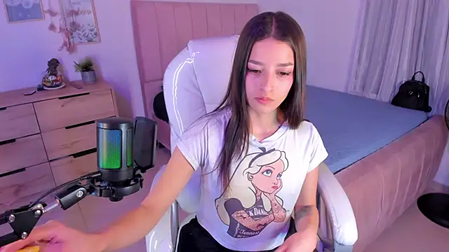 Amaia Daniells online show from March 18, 2025, 3:20 am