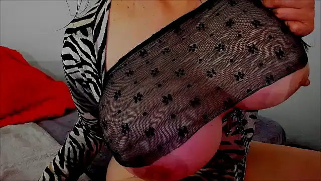 Conny hot3 online show from January 4, 2025, 2:14 pm