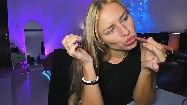 holy khloe online show from March 3, 2025, 10:17 am