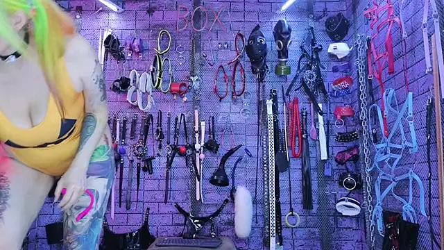 PANDORANEZZ online show from January 7, 2026, 11:51 pm